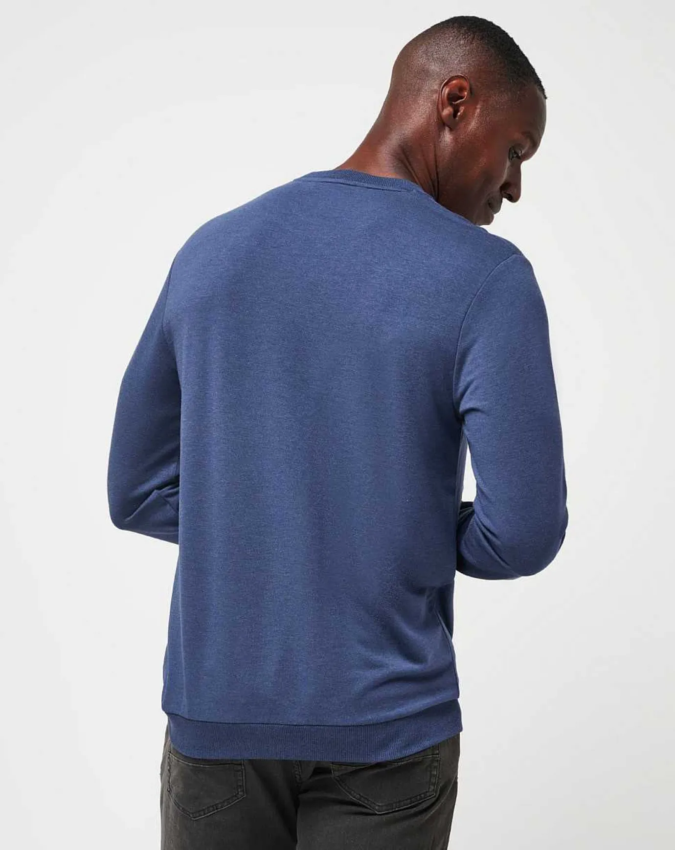 TravisMathew Amenities Crew> Hoodies & Sweatshirts