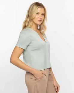 TravisMathew Chase The Light V-Neck Top><noscript><img width=