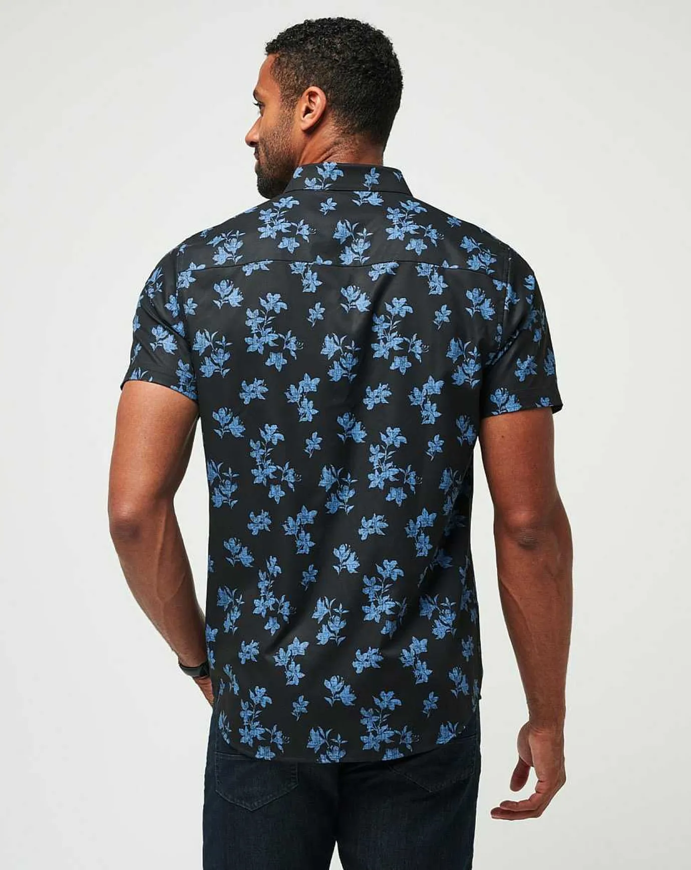 TravisMathew Mist On The Lake Button-Up> Button-Ups